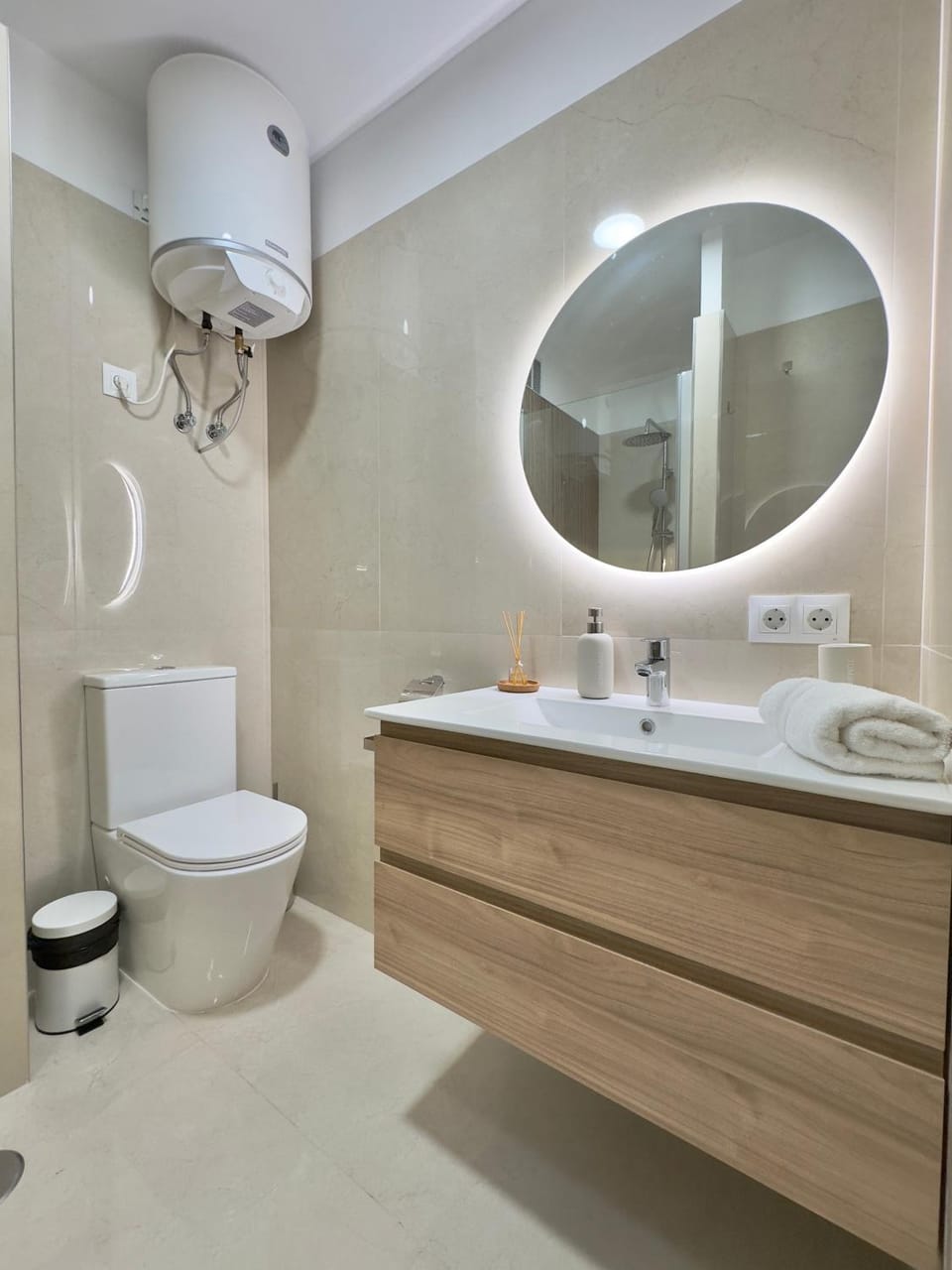 Shower, Bathroom, towels
