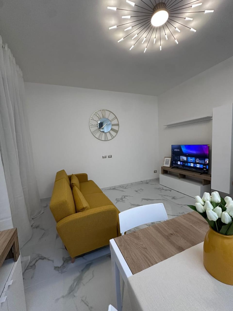 Communal lounge/ TV room, TV and multimedia, Living room, Seating area, Evening entertainment