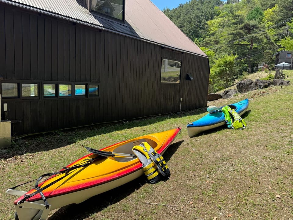 Cabin F Lake Saiko 1 min Mt Fuji Lakeview Villa Sleeps 10 BBQ Jacuzzi Cabin in Shizuoka Prefecture