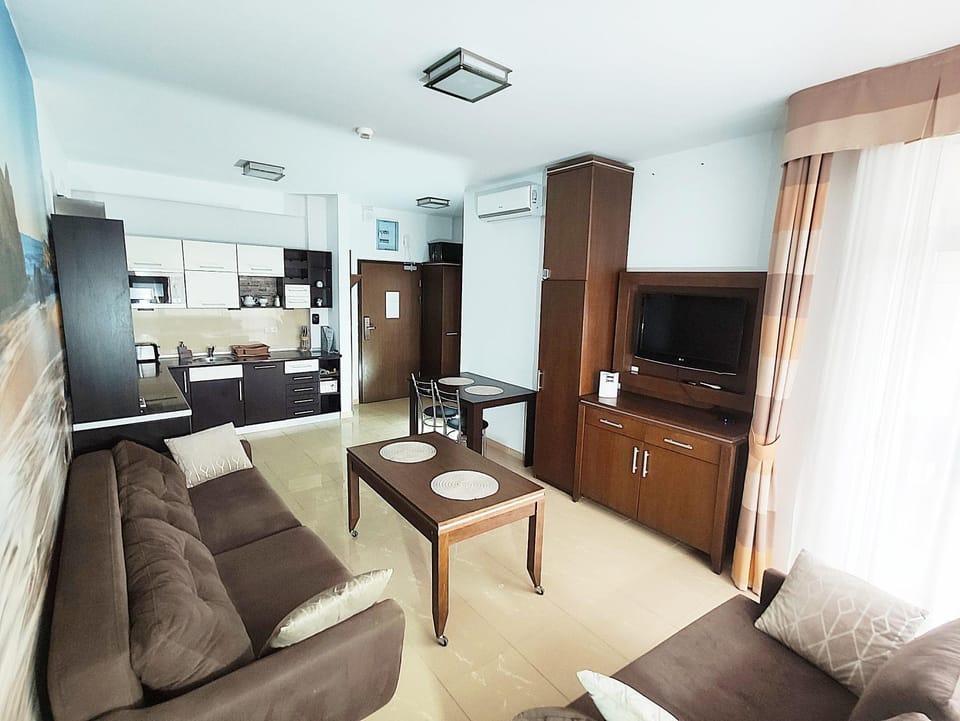 TV and multimedia, Kitchen or kitchenette, Living room