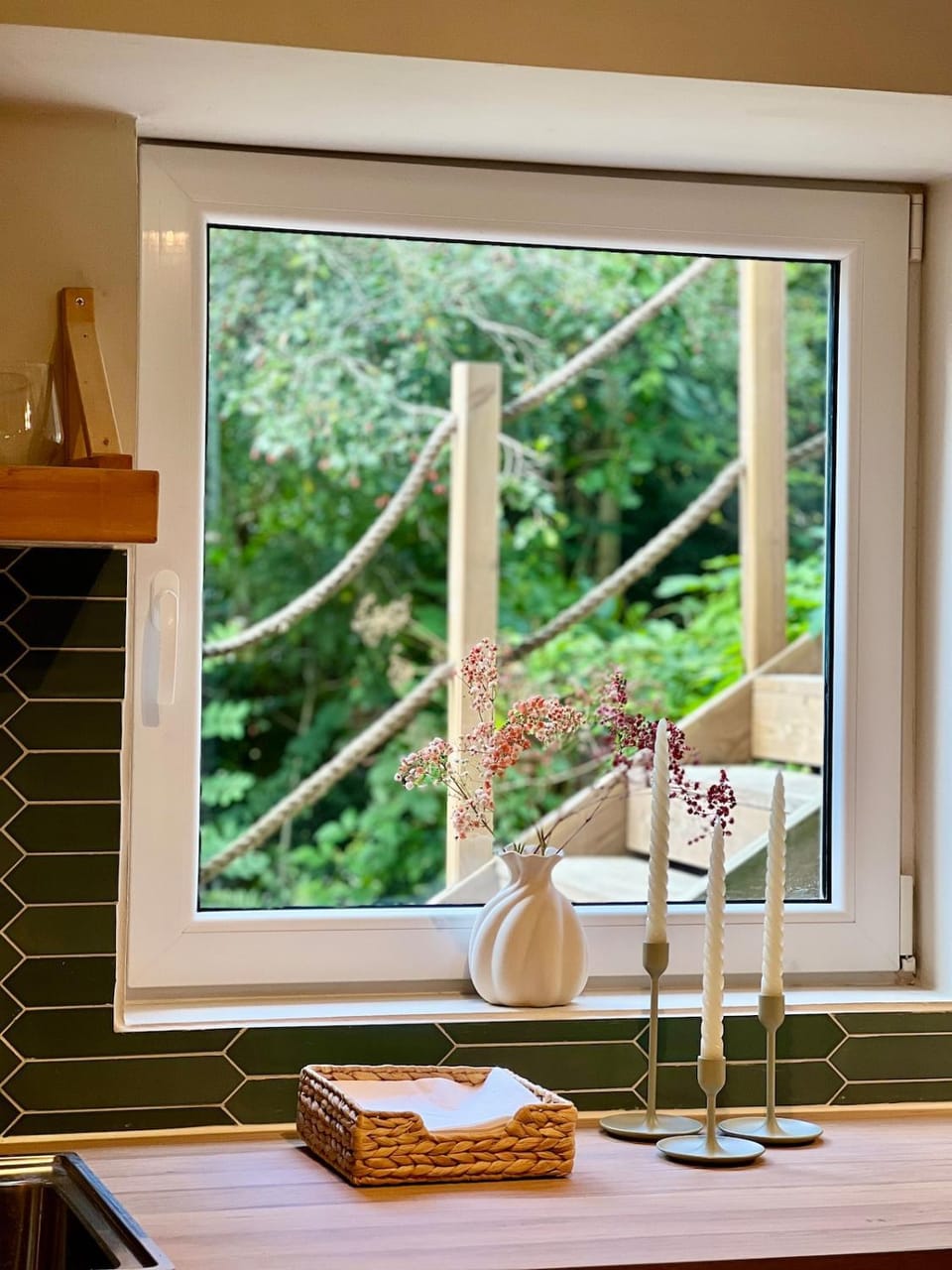 Dining area, kitchen
