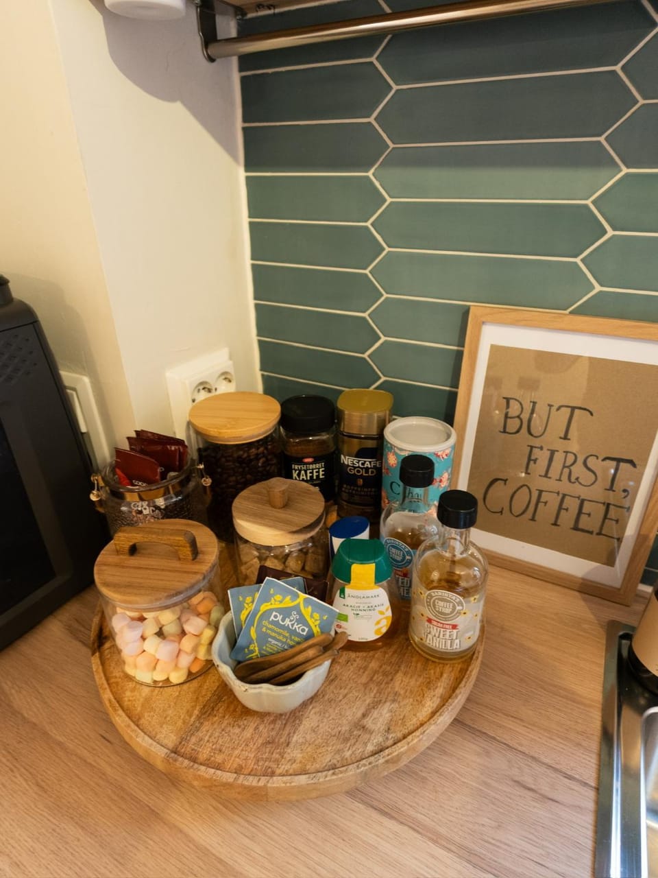 Coffee/tea facilities, Food and drinks