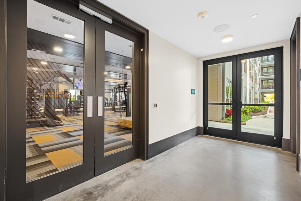 Stylish 1BR Retreat in Houstons Sawyer Yard Art District Minutes to Downtown Apartment in Houston