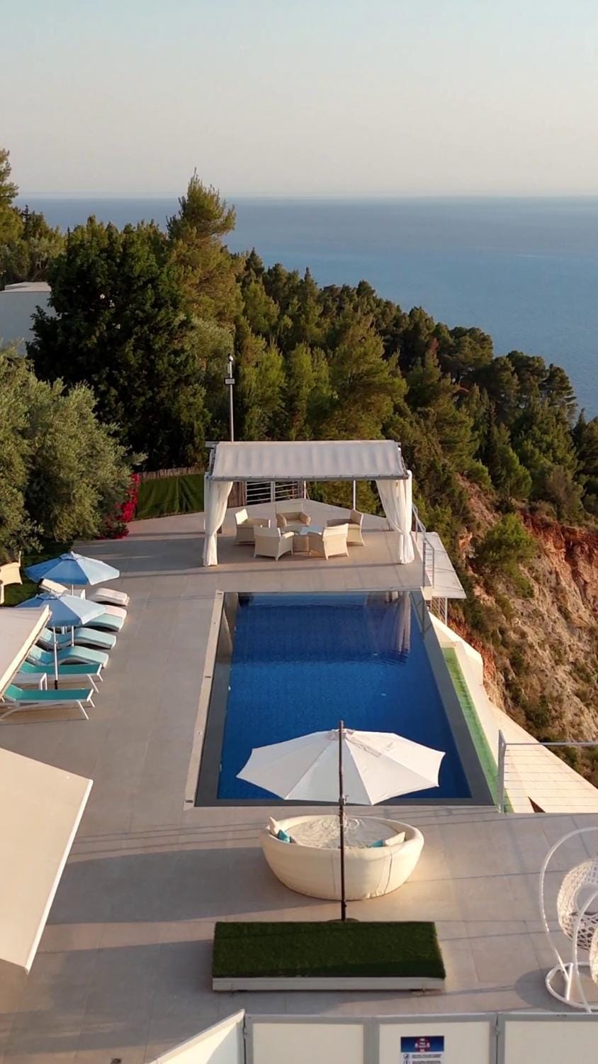 Day, Natural landscape, Pool view, Swimming pool, sunbed