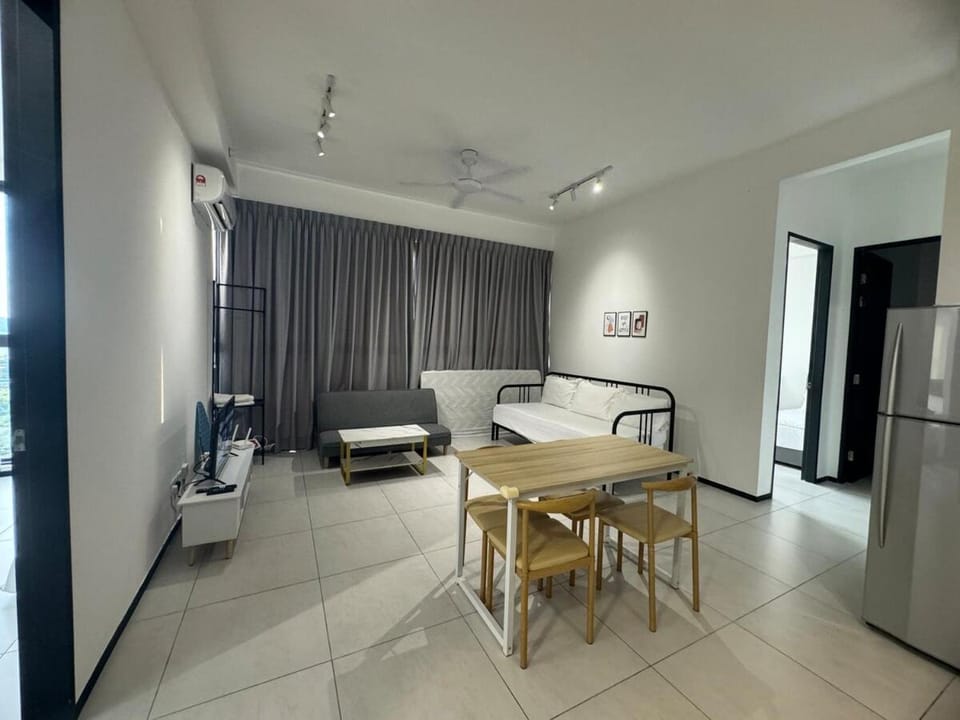 Stylish 3BR Retreat w Stunning Sea Views Fits 10 A29 Apartment in George Town
