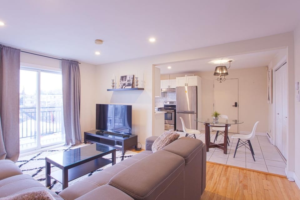Communal lounge/ TV room, Living room, Seating area