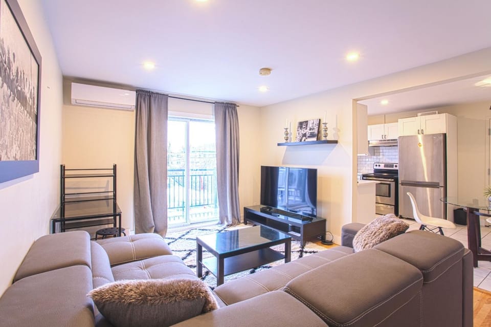 Communal lounge/ TV room, Living room, Seating area