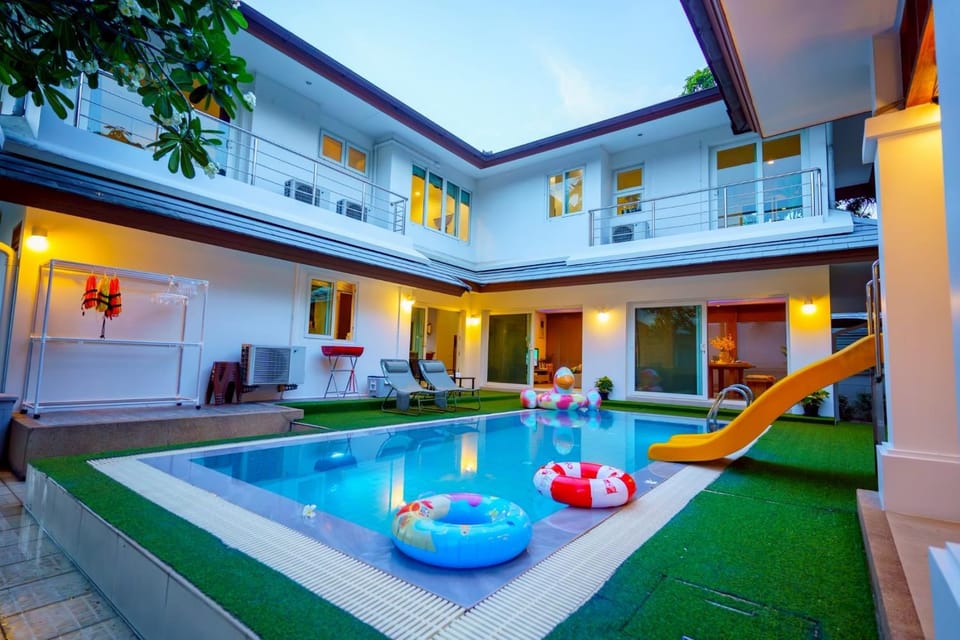 Pool view, Swimming pool