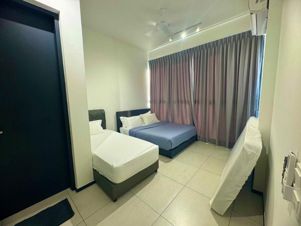 Luxury 3BR Seaview Getaway Perfect for 10 Guests A29 Apartment in George Town