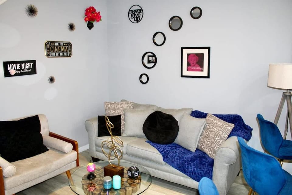 Living room, Seating area
