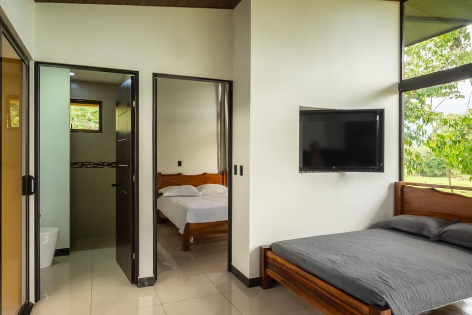 Tree of Heaven Lodge Apartment in San José Province