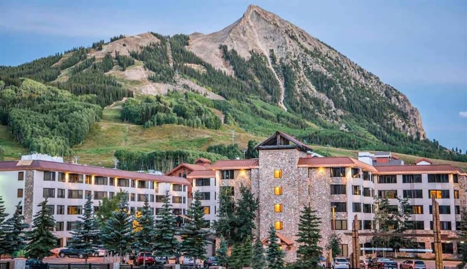 Property building, Day, Mountain view, Location