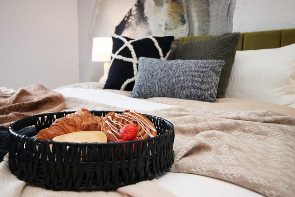 Bed, Bedroom, Food