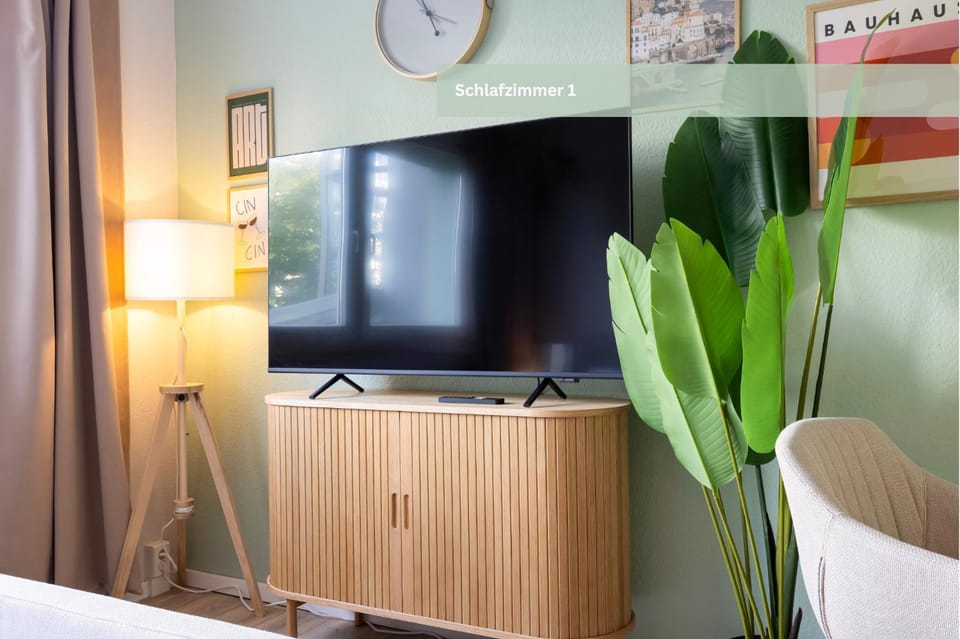 TV and multimedia, Photo of the whole room, Bedroom