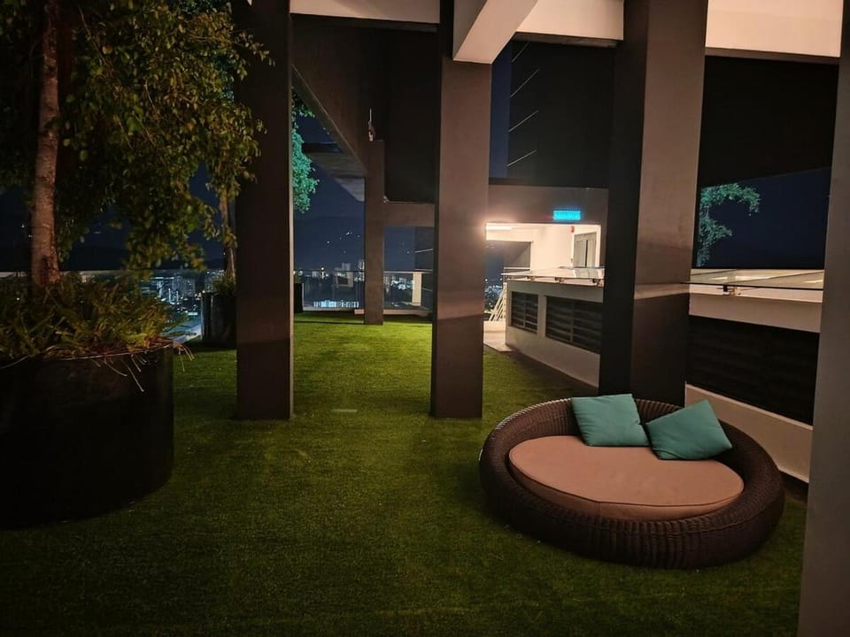 Modern 3BR w Panoramic Ocean Views Sleeps 10 A29 Apartment in George Town
