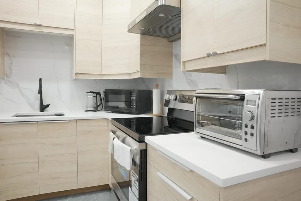Amazing 2-Bedrooms Walkout Suite Near Calgary University Apartment in Calgary