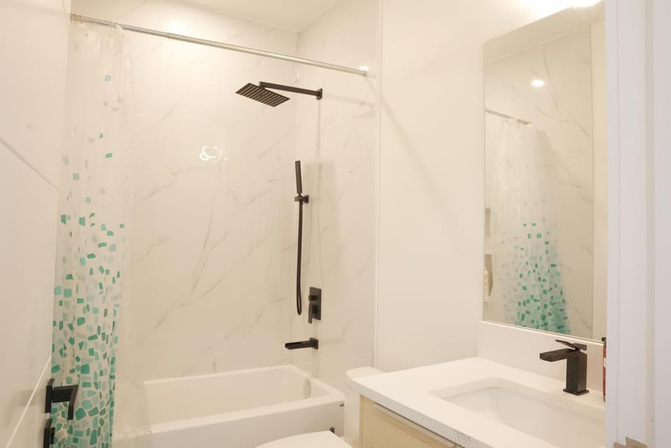 Amazing 2-Bedrooms Walkout Suite Near Calgary University Apartment in Calgary