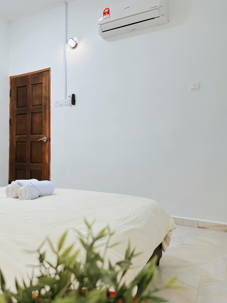 Bedroom, towels, air conditioner