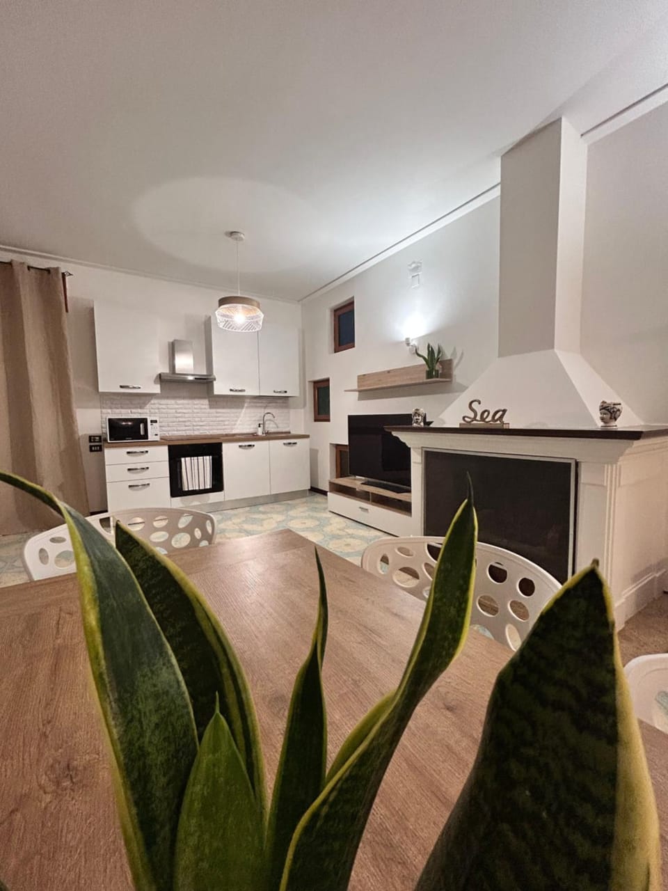 Kitchen or kitchenette, Dining area, dishwasher, oven, pet friendly, stove