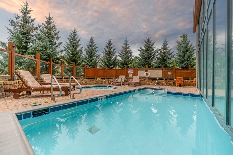 Day, Swimming pool