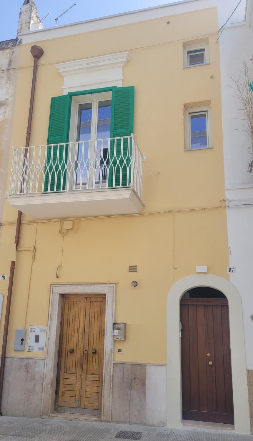 Property building, Facade/entrance, Day