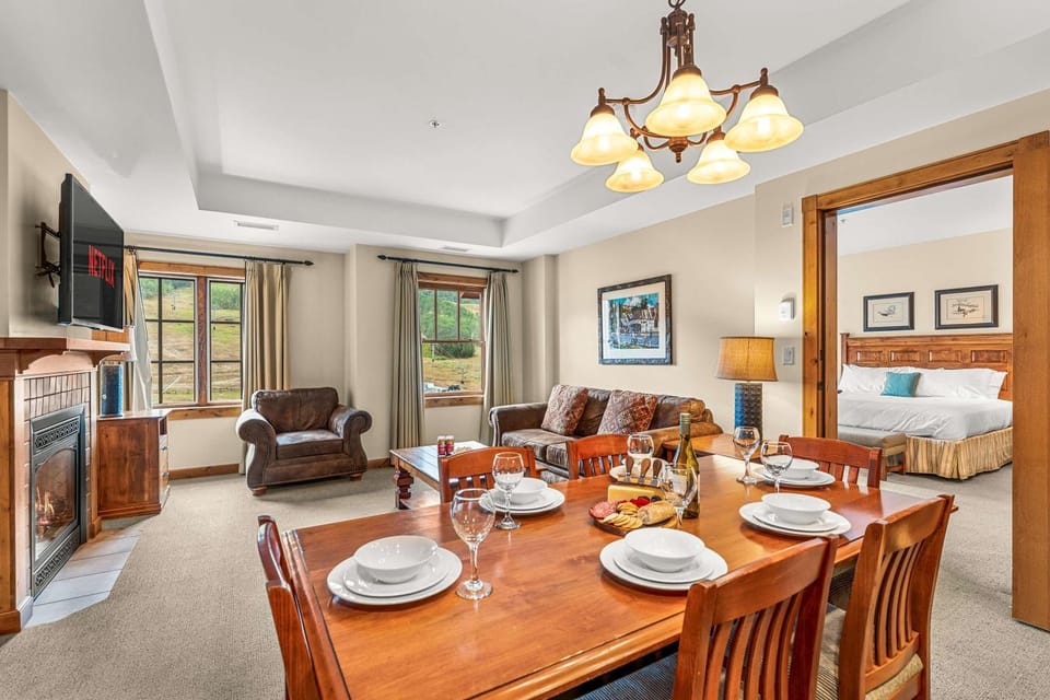 TV and multimedia, Living room, Dining area