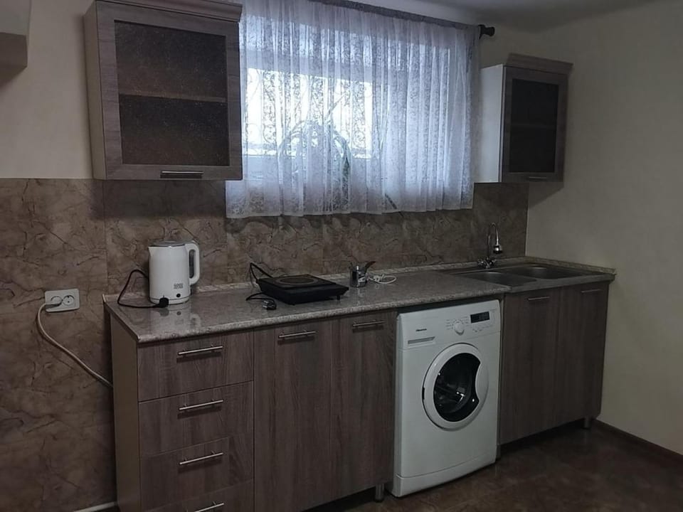 Kitchen or kitchenette, stove, washing machine