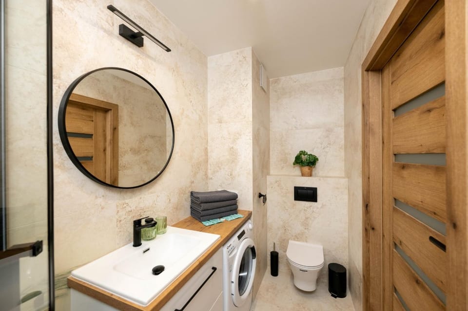 Toilet, Bathroom, towels