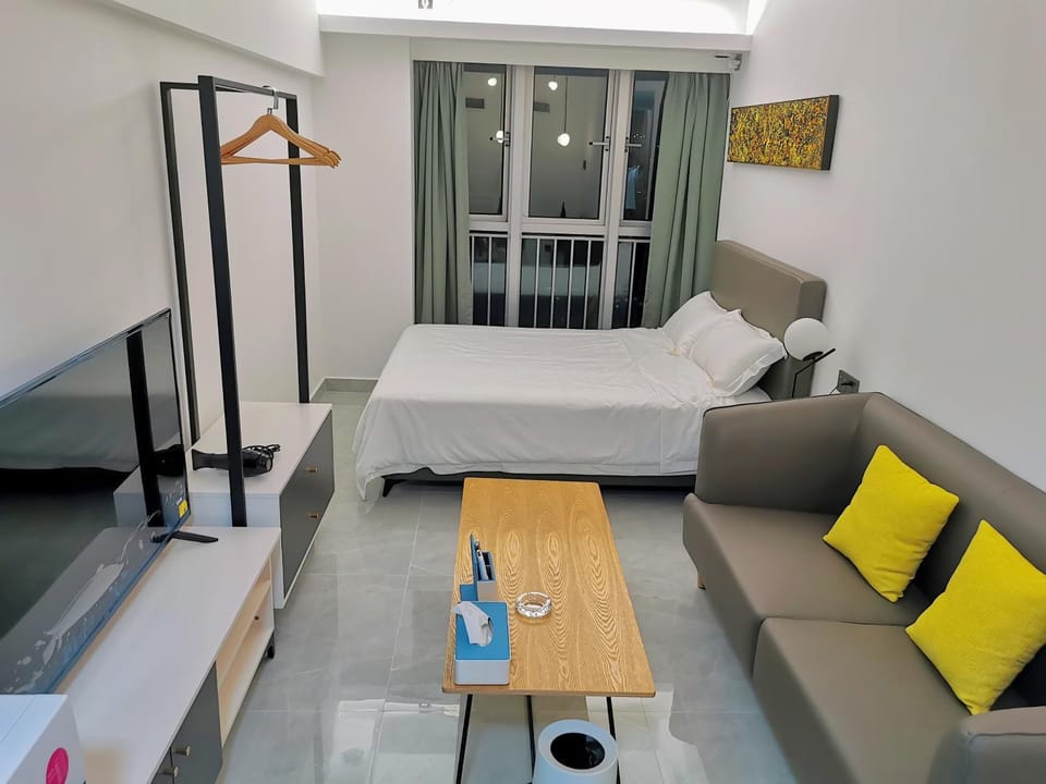 Bed, Photo of the whole room, Dining area, Bedroom
