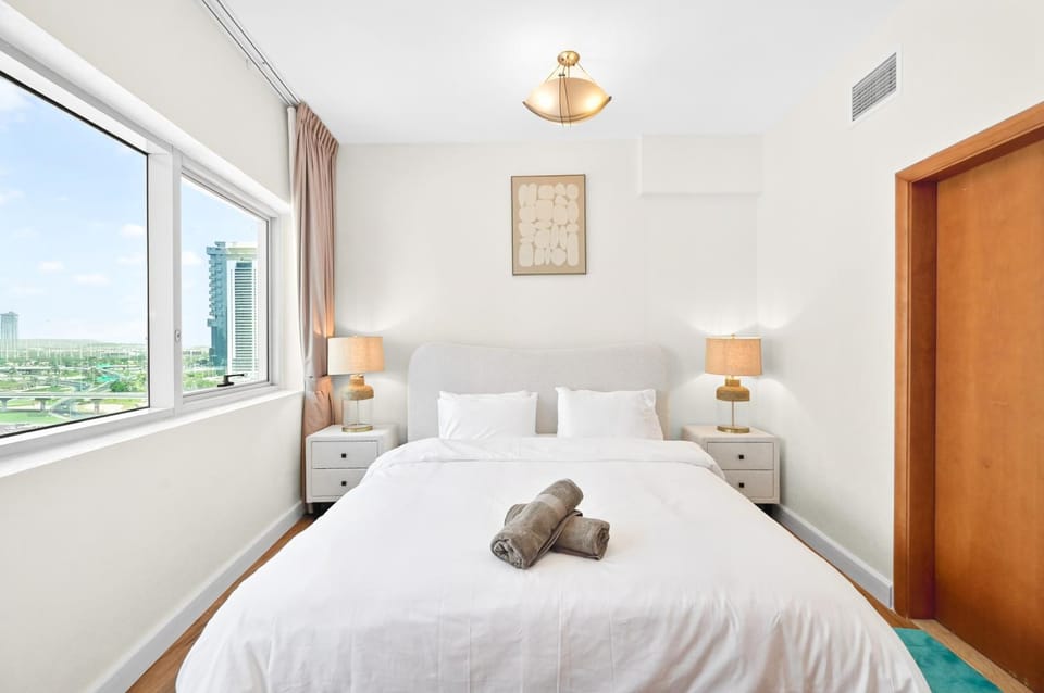 Bed, Bedroom, City view, towels