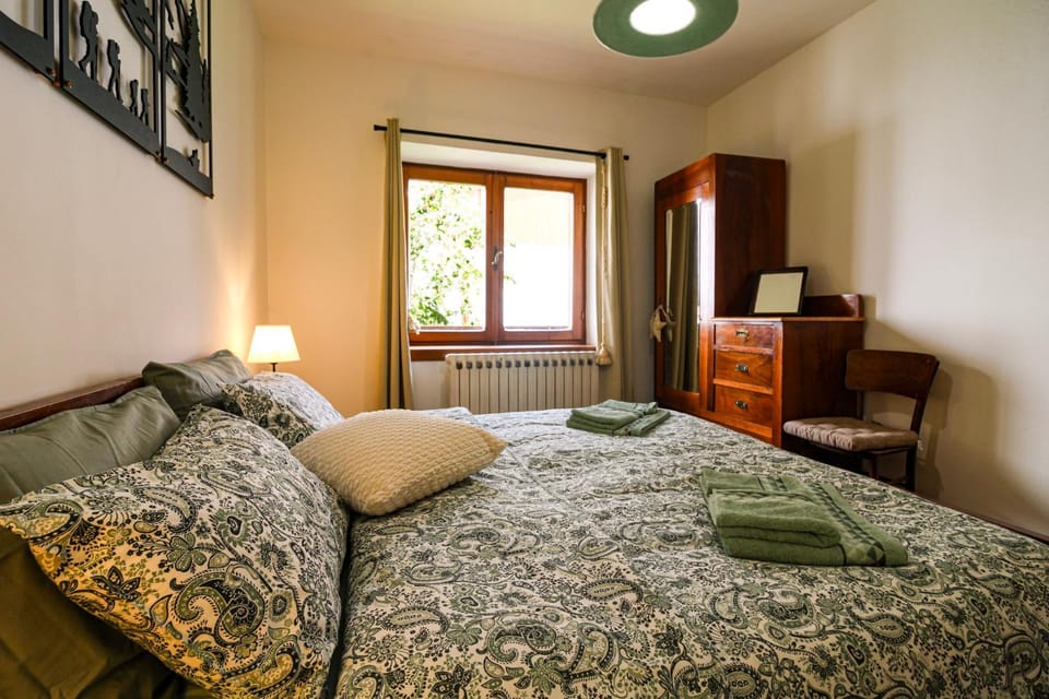 Bed, Photo of the whole room, Bedroom, internet, towels