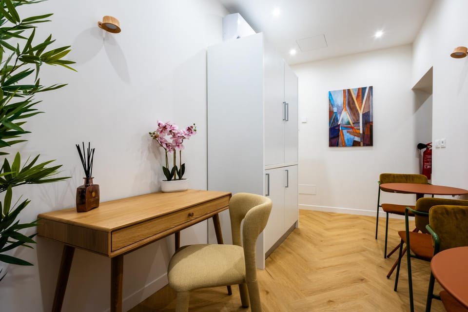 Communal lounge/ TV room, Living room, Seating area