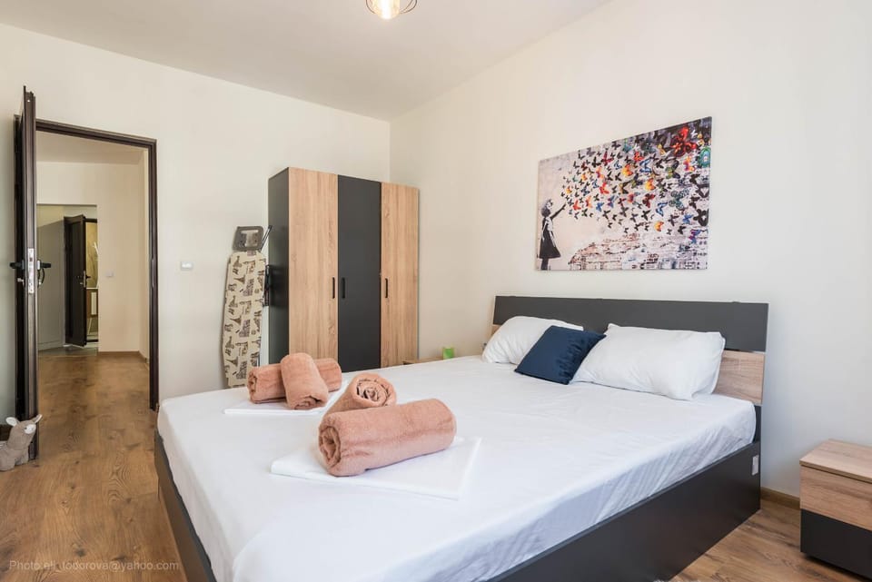 Bed, Photo of the whole room, Bedroom