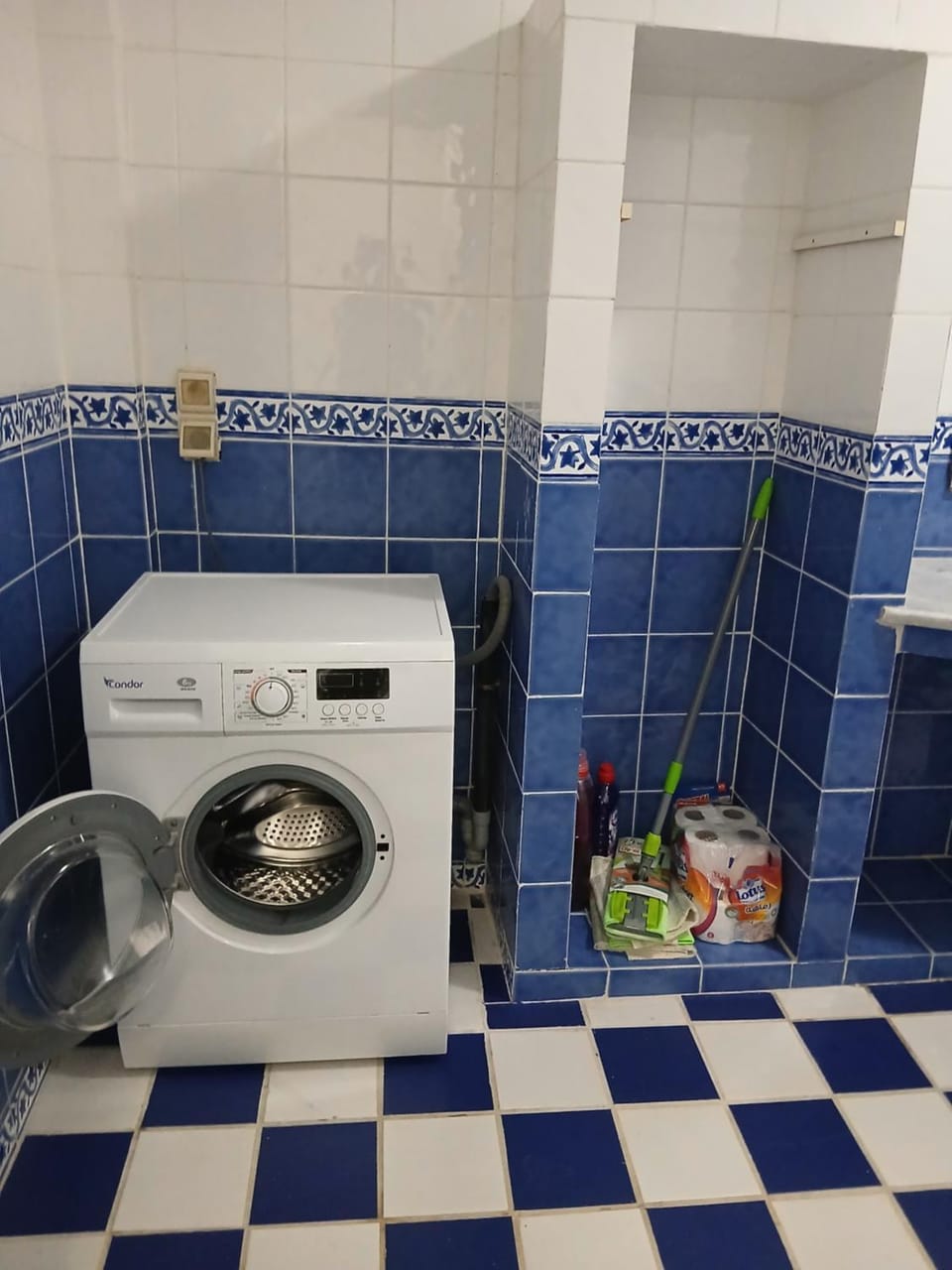Bathroom, washing machine
