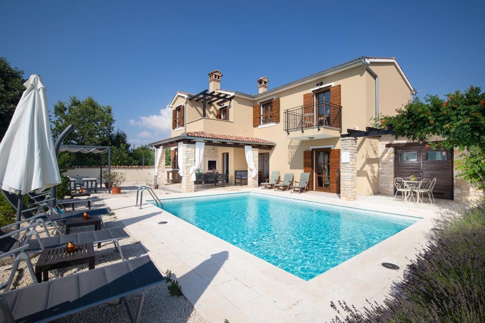 Swimming pool, Swimming pool
