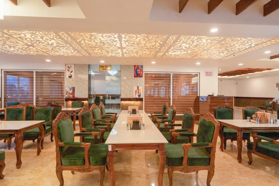 Restaurant/places to eat, Seating area