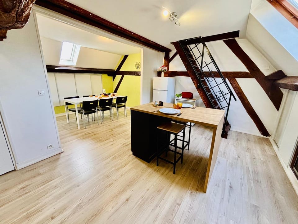 Seating area, Dining area