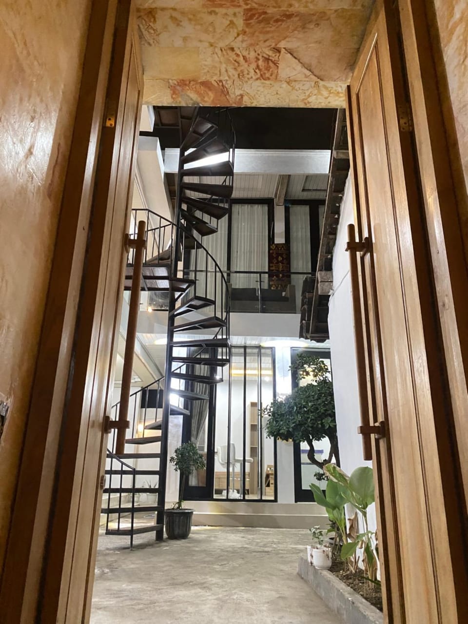 Facade/entrance