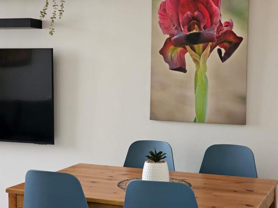 Communal lounge/ TV room, TV and multimedia, Decorative detail