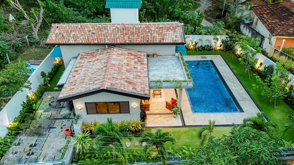 Property building, Day, Garden, Garden view, Pool view, Swimming pool