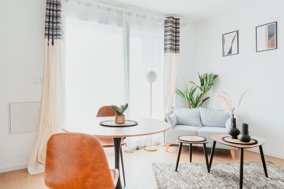 TV and multimedia, Living room, Seating area, Dining area, heating, internet