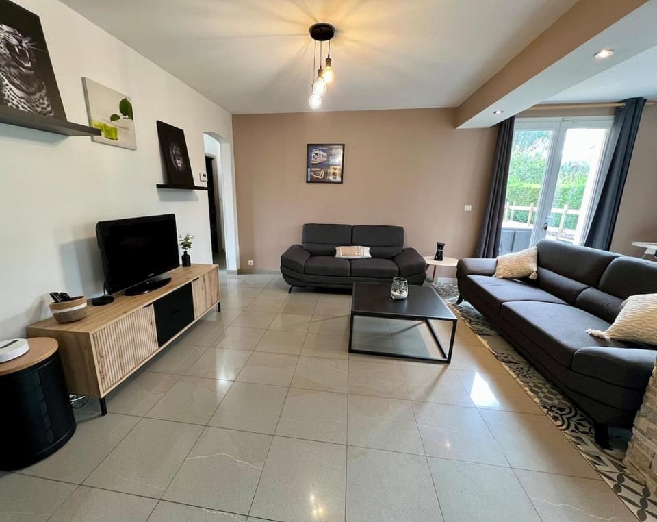 Communal lounge/ TV room, TV and multimedia, Living room