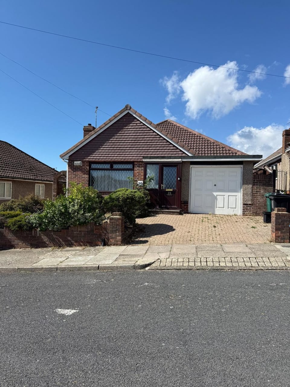 Spacious 3 Bedroom Brighton Home - Near South Downs - Stunning Sea Views - Garden - Pool Table - Free Parking for Cars House in Brighton