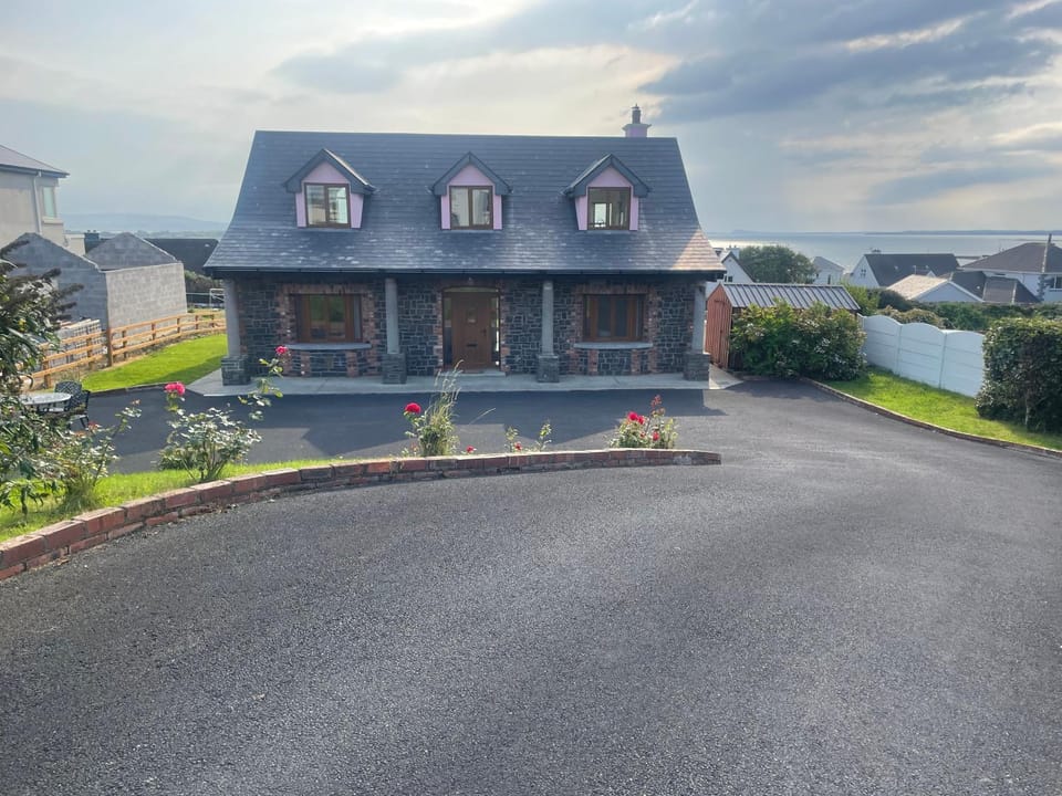 Property building, Neighbourhood, Street view