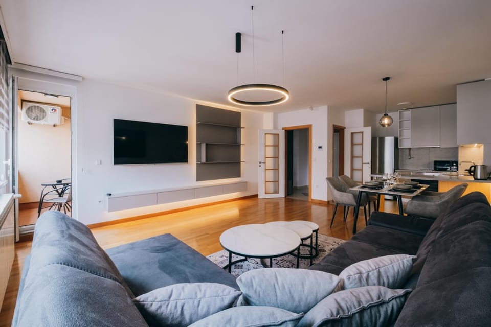 TV and multimedia, Living room, Seating area, air conditioner