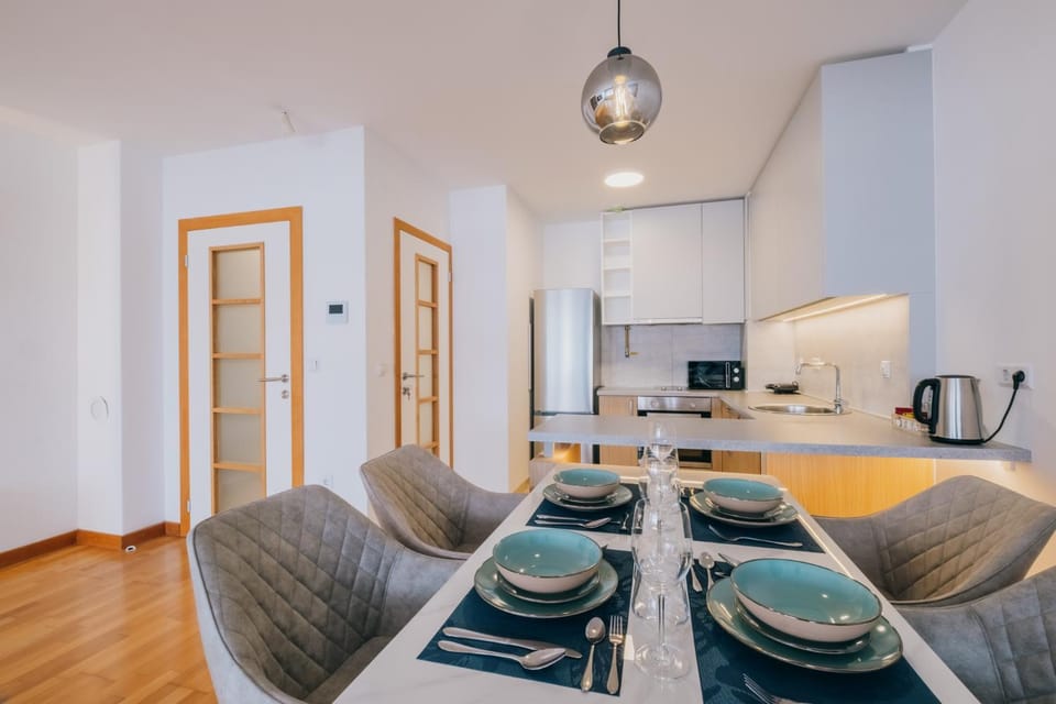 Kitchen or kitchenette, Seating area, Dining area