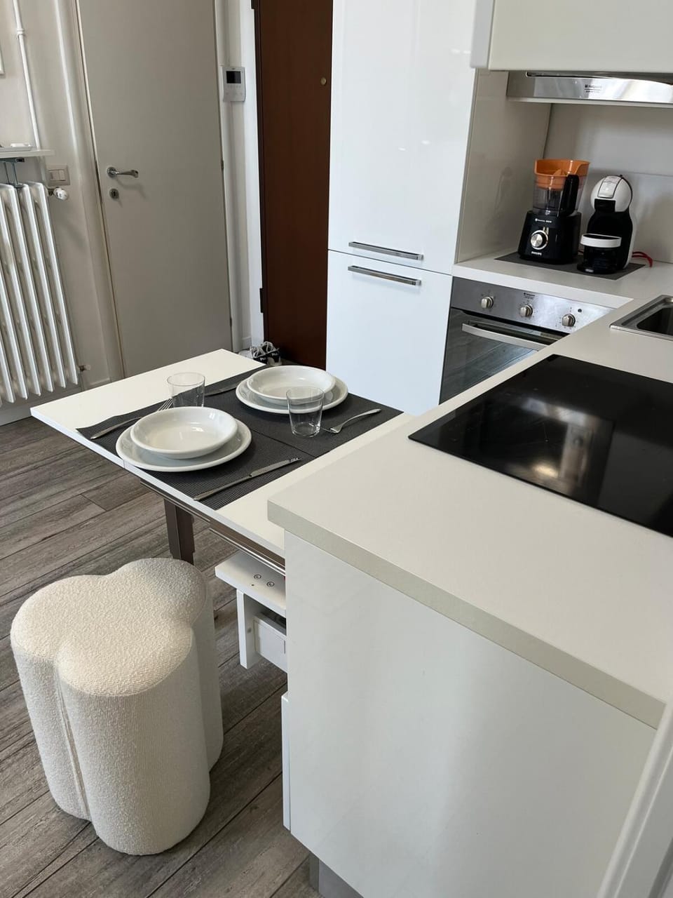 Kitchen or kitchenette, Dining area, oven