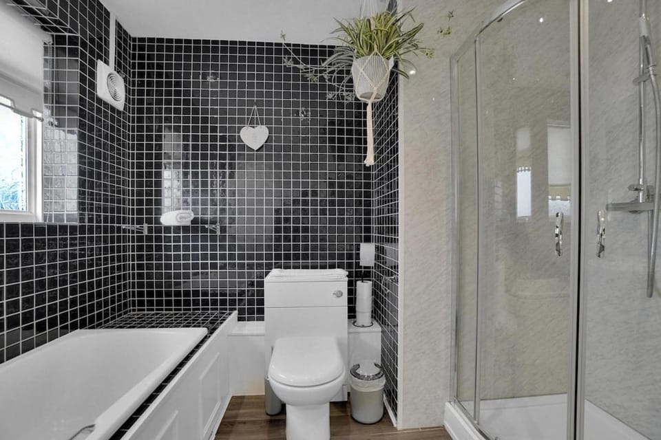 Oceanview Retreat & Private Parking Apartment in Brighton