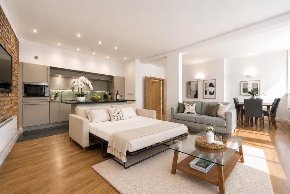 AC 2 Bed Liverpool Street Loft Apartment in London