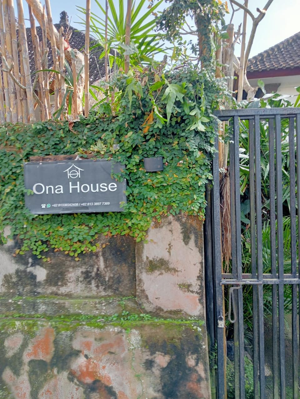 Ona House Bed and Breakfast in Tampaksiring